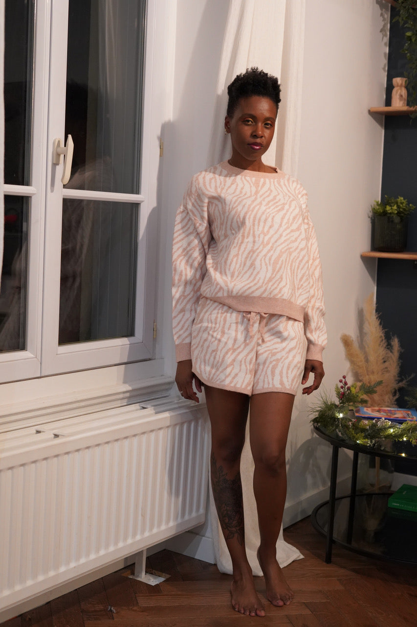 Estime de Soie: Style pyjama loungewear rose en maille à imprimé